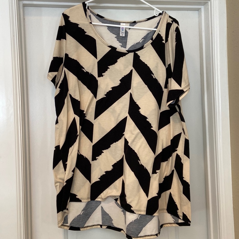 LulaRoe 3x Tan & Black High Low Tee